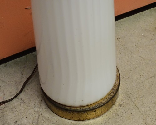 Vintage Ribbed Glass White Table Lamp MCM Works - 第 3/3 張圖片
