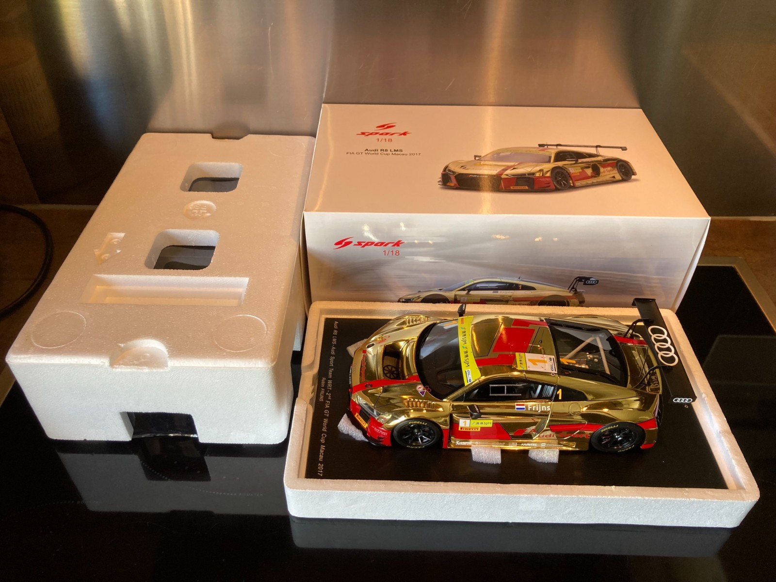 Audi R8 LMS miniature Spark 1/18 cadeau d'exception pour passionné de sport auto