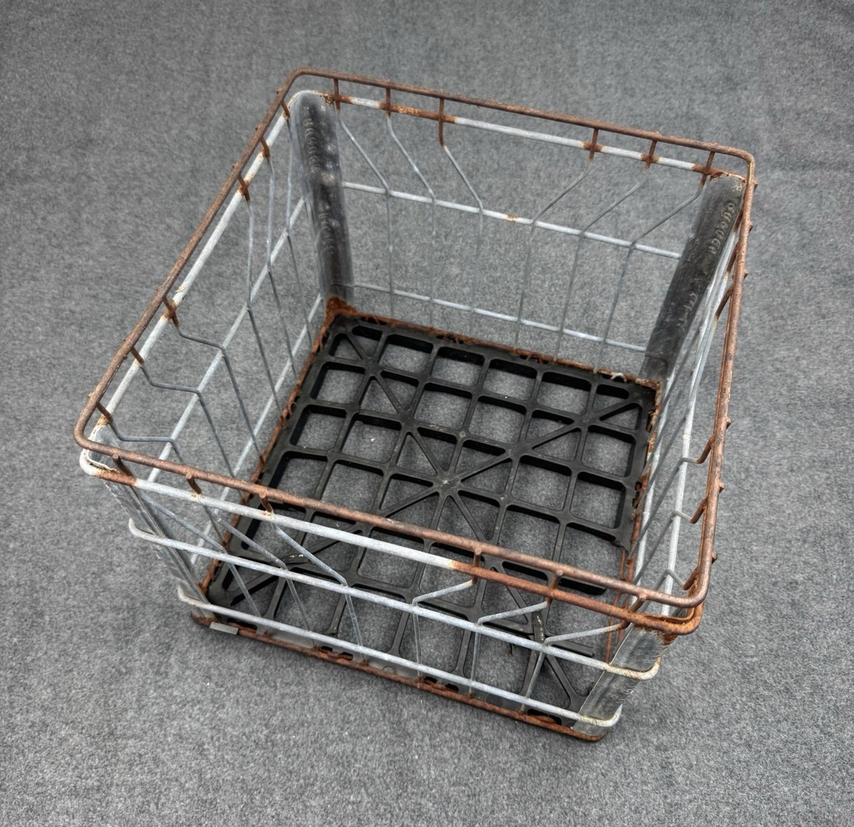 Vintage Metal Milk Crate Borden Dairy Wire Milk Box Carrier