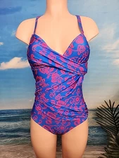 NWT Cupshe Womens One Piece Swimsuit Size Medium Blue Red Floral 