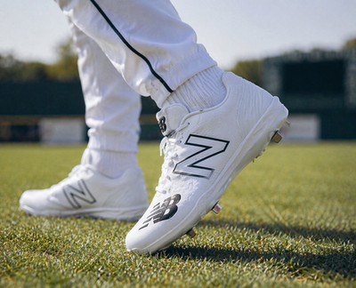 美品 New Balance 4040 MLBプレーオフモデル 白 26.5 New Balance FuelCell 4040 v6 Metal Baseball Cleats Mens 15 White
