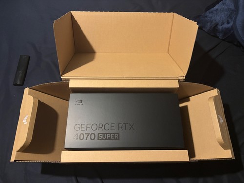 NVIDIA GeForce RTX 4070 Super Founders Edition 12 Go - Photo 9/9