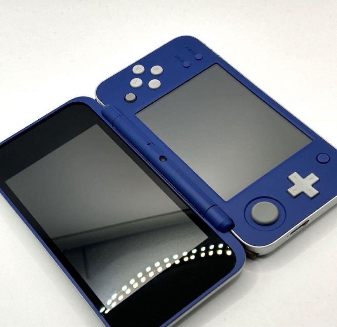 New Nintendo 2DS LL Hylian Shield Edition The Legend of Zelda