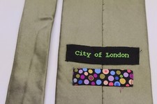 2172  CITY OF LONDON MEN'S  TIE 100  SILK MADE IN USA