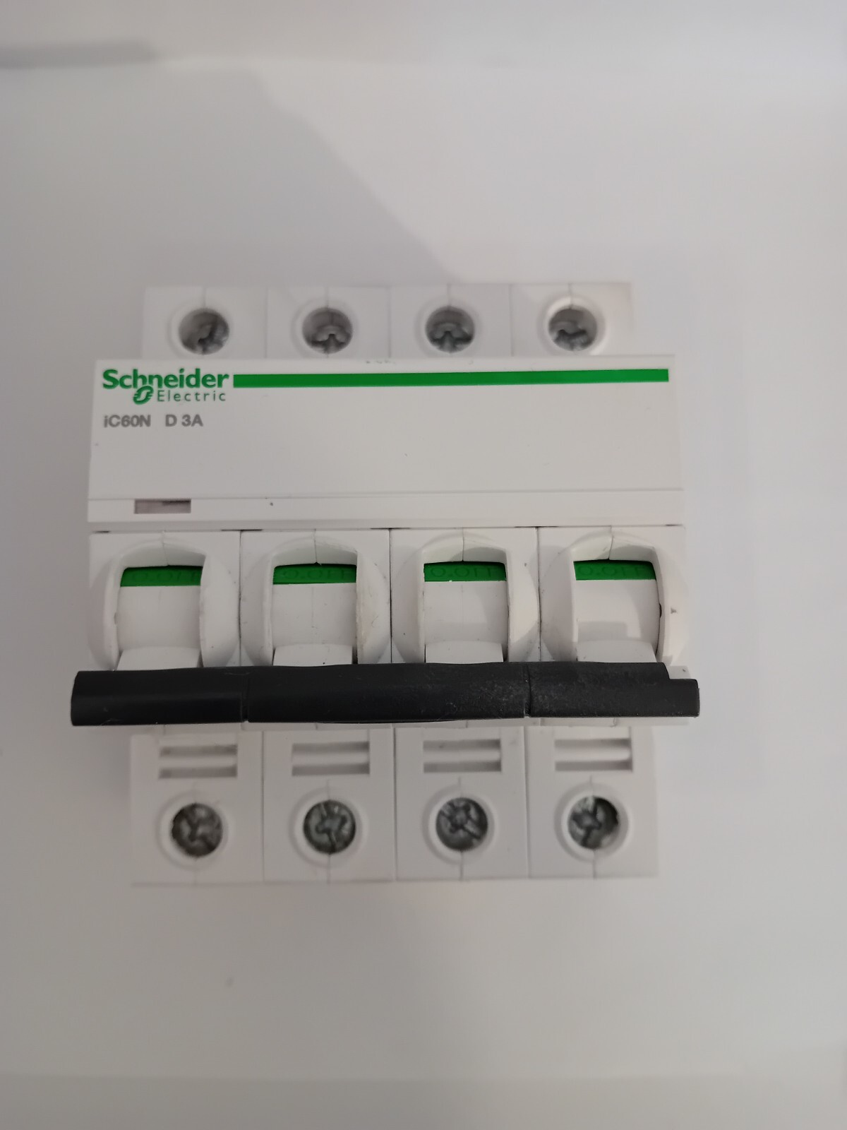 Disjoncteur IC60N D 3A Schneider Electric magnétothermique 4P pour tableau électrique triphasé