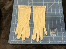  16 LADIES VINTAGE GLOVES SIMPLEX 7 WHITE WRIST LENGTH W/ BEADED BEADING