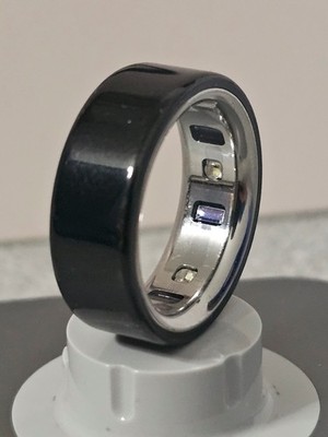 Oura Ring 4, Größe 8, Schwarz, wie neu