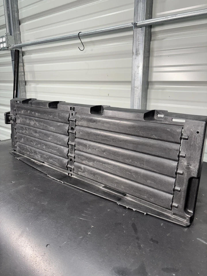 2020-2023 RANGE ROVER EVOQUE RADIADOR INFERIOR OBTURADOR DE AR ATIVO ASSY K8D2-8A118-A - Imagem 2 de 4