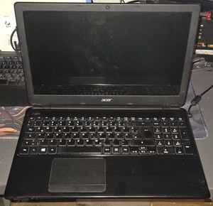 Acer Aspire E1 Z5WE1 | 8GB RAM, mit Netzteil | Display defekt, ohne HDD und CD