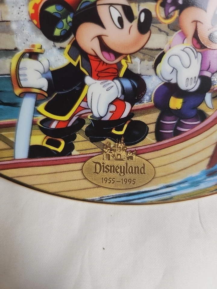 Plato Coleccionista Disney Piratas del Caribe 5to Disneyland 40 Aniversario Foto 2 de 4