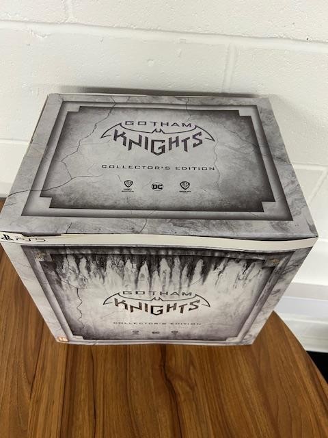 PS5 GOTHAM NIGHTS COLLECTOR'S EDITION BRAND NEW VERY SLIGHT DAMAGE TO BOX