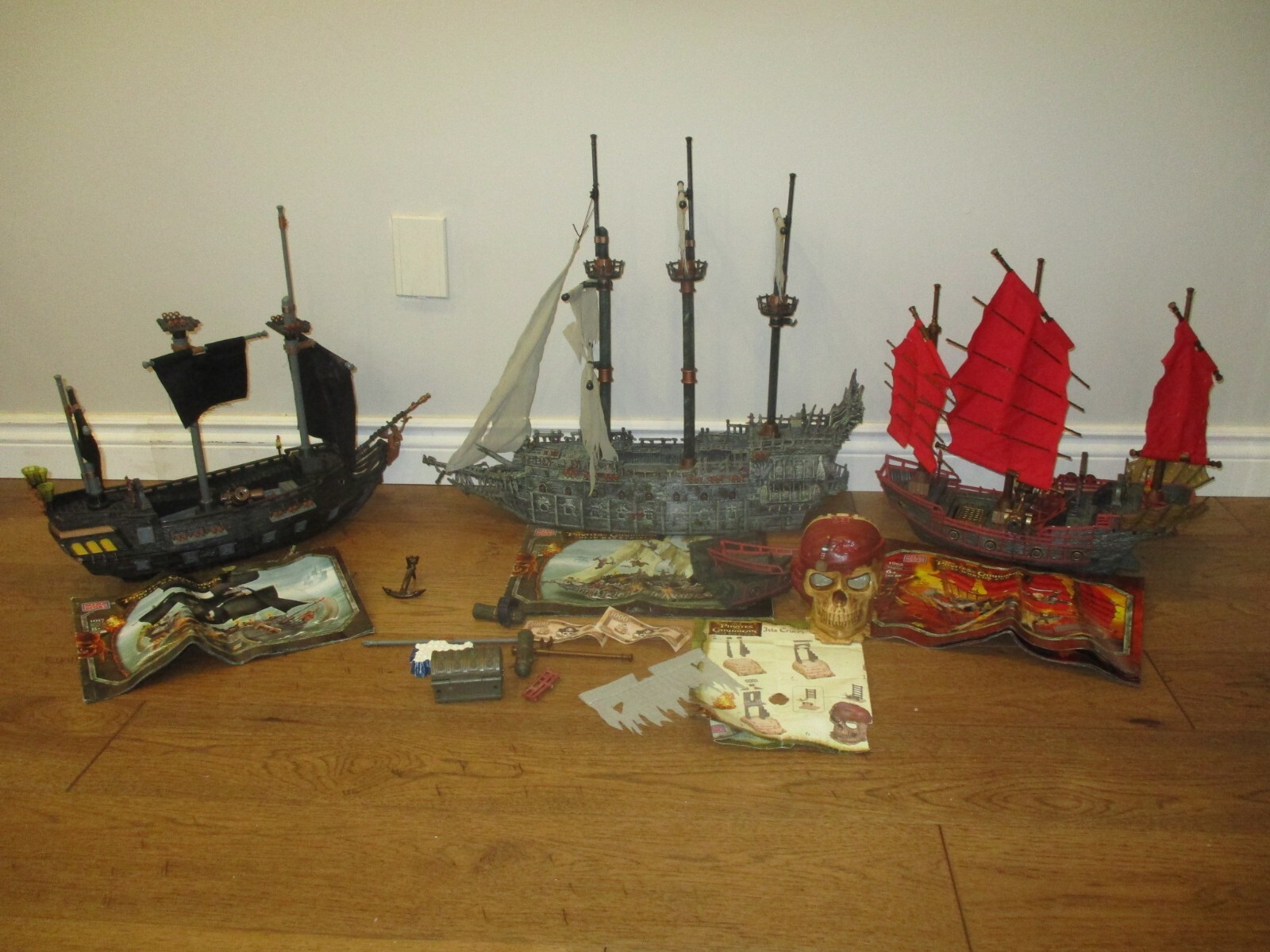 Mega Bloks Pirates of the Caribbean lot of Empress Flying Dutchman Black Pearl