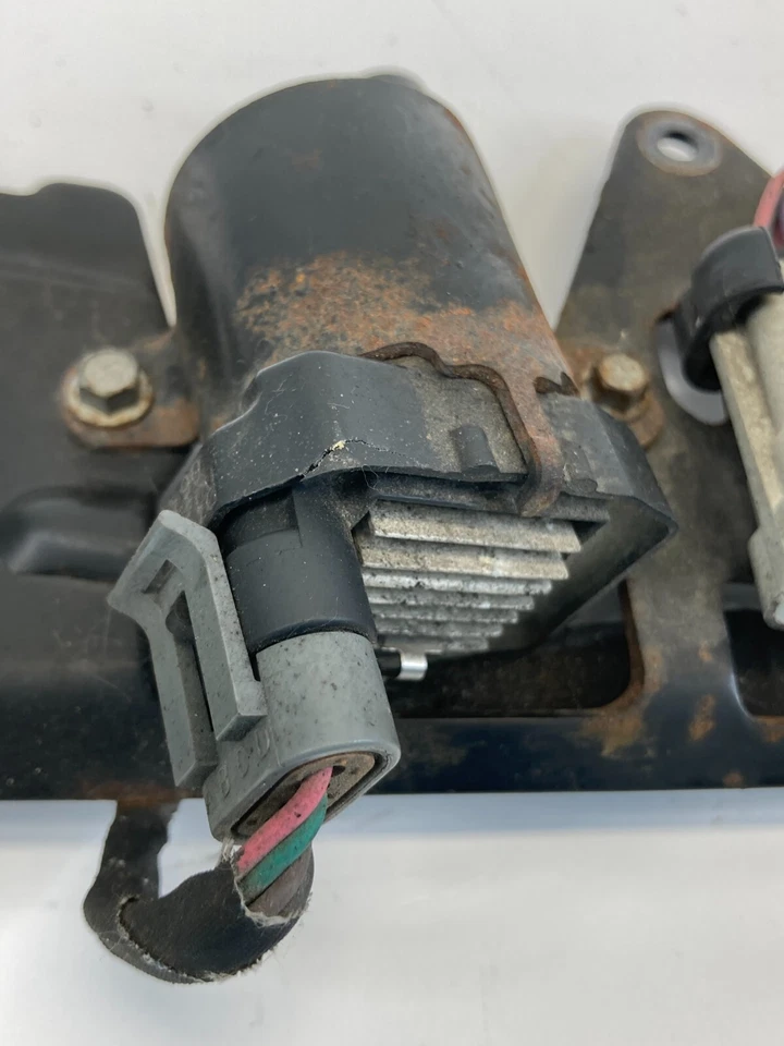 00-06 Chevy Tahoe GMC Yukon Motor Izquierdo Bobina Encendedor Paquete Juego de soportes Foto 4 de 4