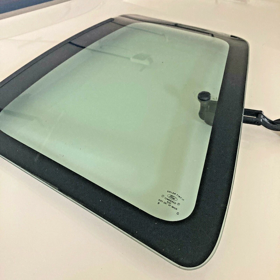 1993-2002 Ford Explorer Sport LH четверть стекла вентиляционное окно (с защелкой) со стороны водителя - Изображение 4 из 4