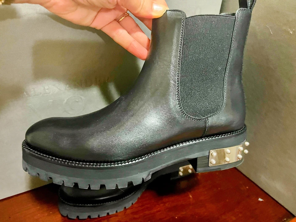 Alexander McQueen Women’s Boots Size 36. GOLDANIL CALF/ELASTIC 1000 Black. $684 - Image 3 of 4