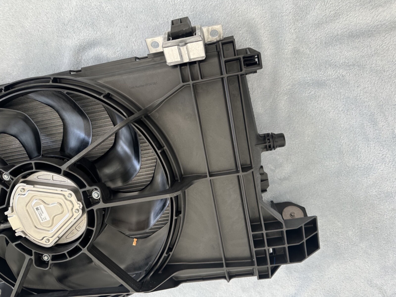 OEM 2021-2026 테슬라 모델 3 Y 라디에이터 + 냉각 팬 슈라우드 어셈블리 1493995-00 5
