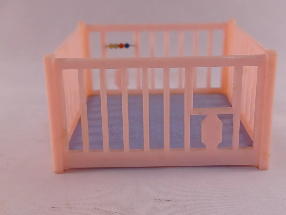 Lote de 6 sillas cama cuna muebles habitación bebé casa muñecas Renwal coleccionables vintage Foto 3 de 4