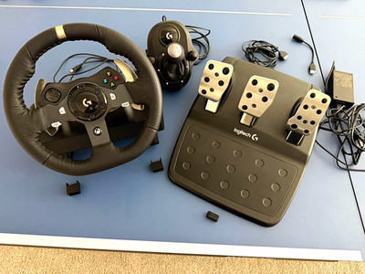 Logitech G920 Racing Wheel & Pedals Force Feedback for Xbox One/Series X|S PC