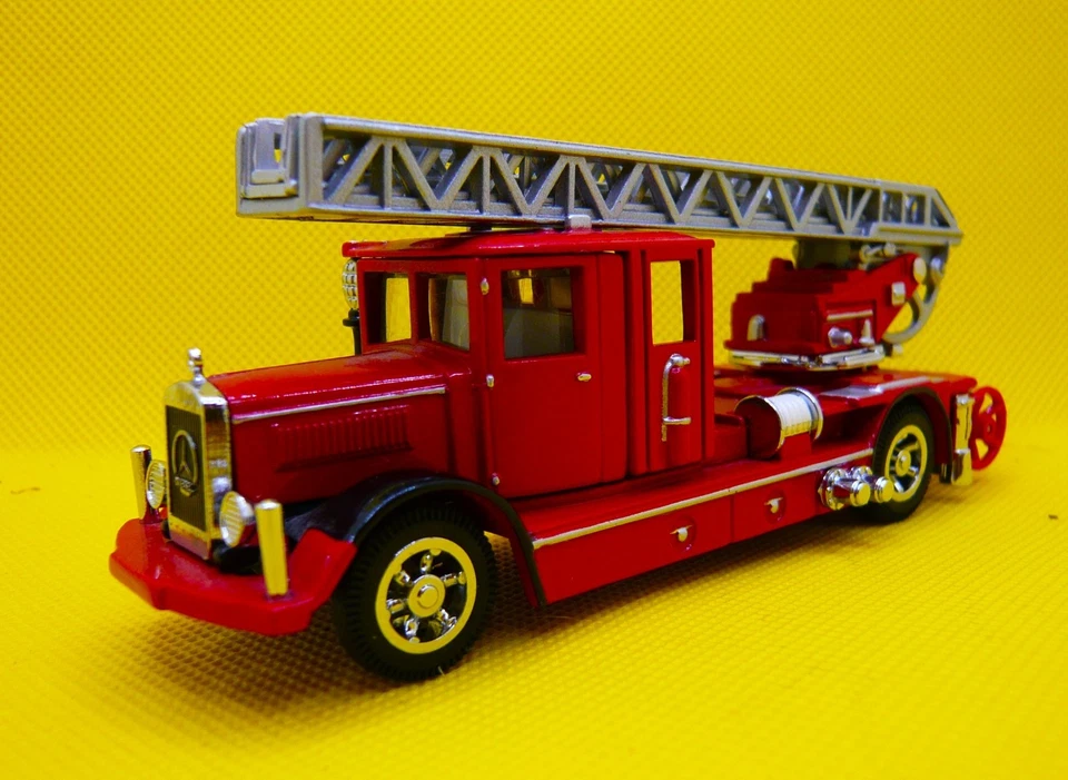 1932 Mercedes Benz ladder truck YFE05 limited 1993 Matchbox Collectibles. - Image 2 of 4
