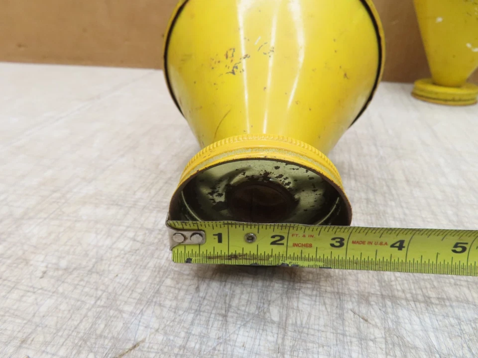 (2) VTG ELLISCO JAPANEESE BEETLE TRAPS YELLOW PHILADELPHIA USA NO GREEN BOTTOM - Image 2 of 4