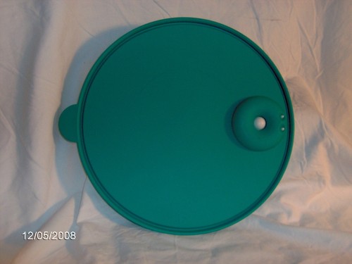 TUPPERWARE CRYSTALWAVE #3 MICROWAVE VENTED LID SEAL # 2651 Aqua Green - Picture 2 of 4