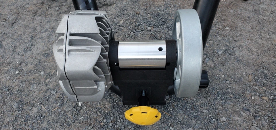 Saris Fluid 2 Bike Trainer + Climbing Block - Image 3 of 4