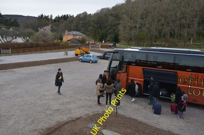 Foto 6x4 Dochgarroch: Schotterfläche Eine Schotterfläche, wo Busse und Reisebusse c2016