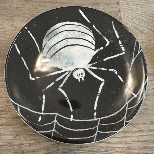 Pottery Barn Arachnid Plates Set Of 4 Spiders Halloween Spooky - Picture 7 of 10