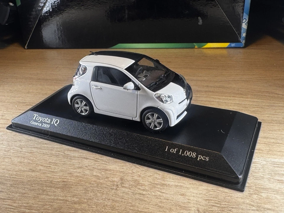 Minichamps Toyota iQ Geneva 2009 1:43 White/Black — 1 of 1008 pcs - Image 4 of 4