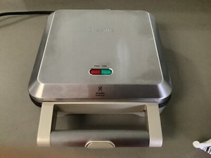 Breville Personal Pie Maker Non-Stick Model 1640XL w/ New MiniPie Recipe Book