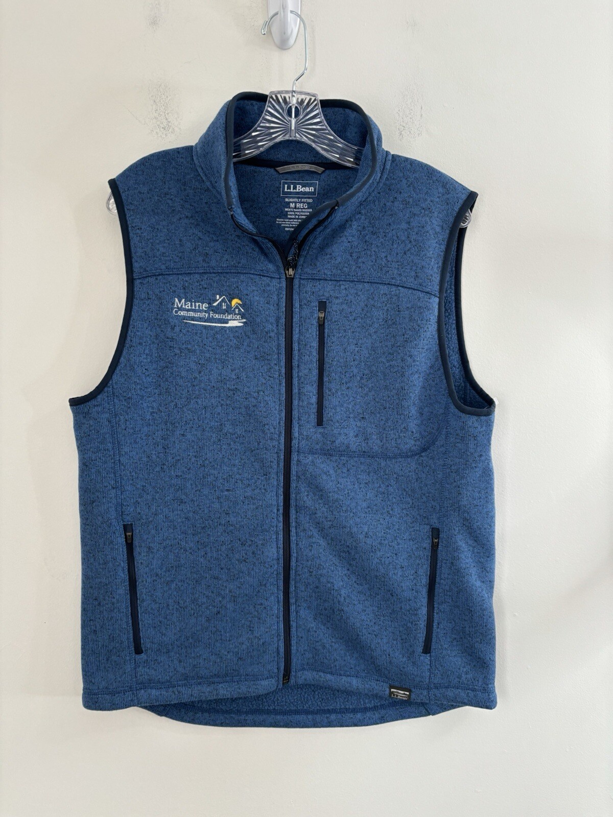 L.L. Bean Men's Medium Blue Fleece Vest Polyester Slightly Fitted Zip Pocket