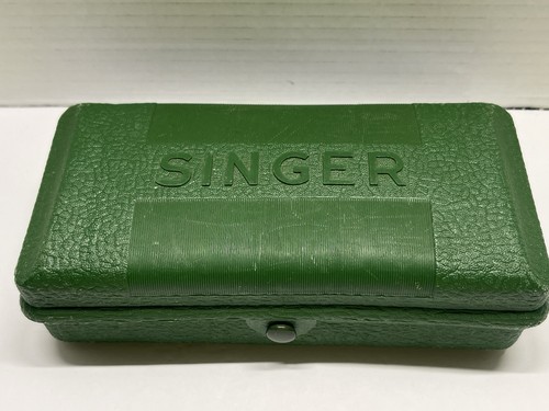 Vintage SINGER Button Holder In Original Hard Green Case W654321N Pre-Owned