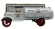 1993 Ertl Limited Edition 1931 Mobil Oil Hawkeye Tanker Truck 1/34 Die-Cast