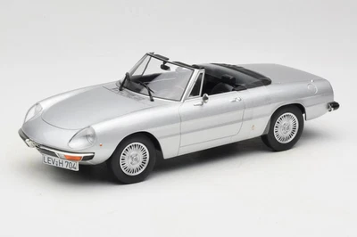 Alfa Romeo 2000 Spider Argenté 1:18 Norev | 187884 - Photo 1/4