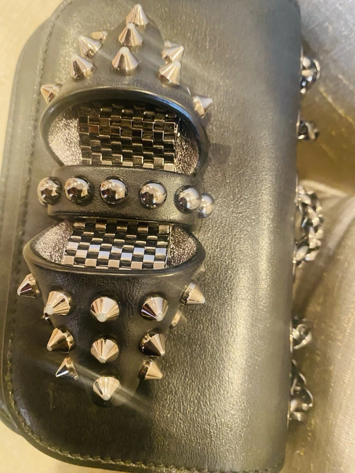 STUNNING LEATHER SPIKED CHRISTIAN LOUBOUTIN SWEET CHARITY BAG - Image 4 of 4