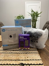 BRAND NEW HP CC200 Projector 1080p FHD  w/ Ro...