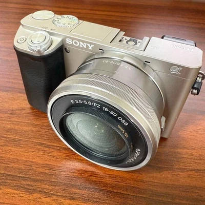 Appareil photo numérique Sony Alpha A6000 argent d'occasion fonctionne du JAPON - Photo 1/4