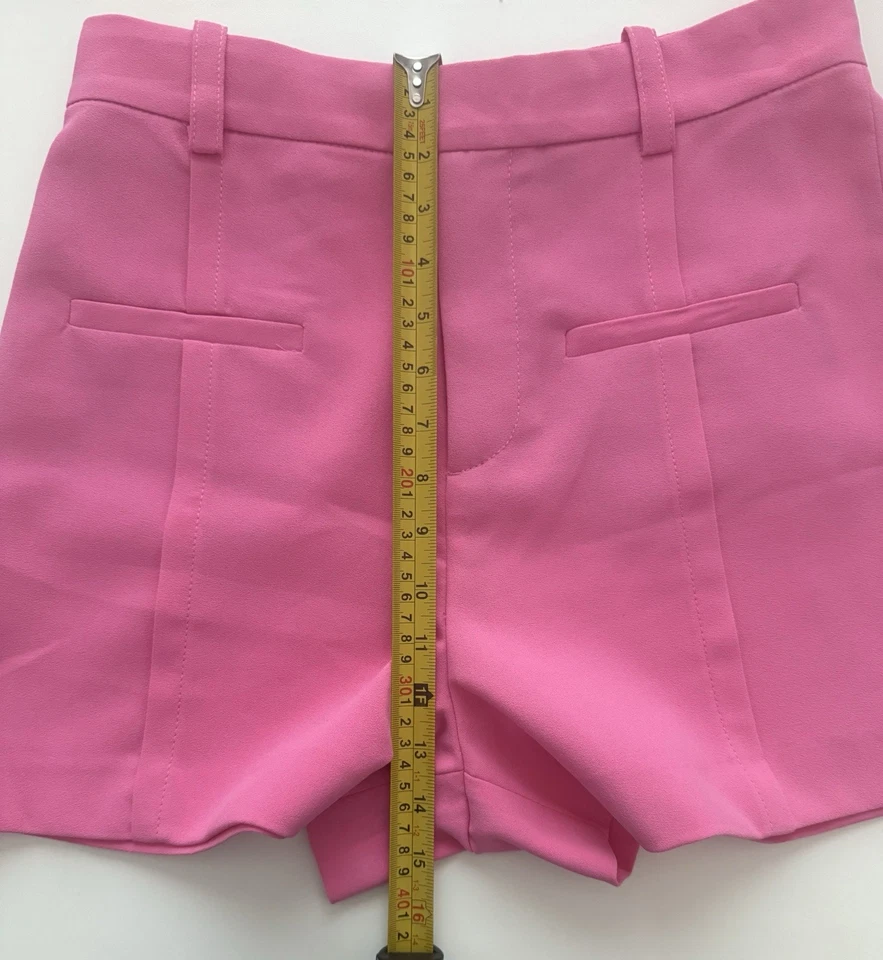 Pantalones cortos para mujer Zara rosa medio tiro alto frente plano con trabillas para cinturón Foto 4 de 4