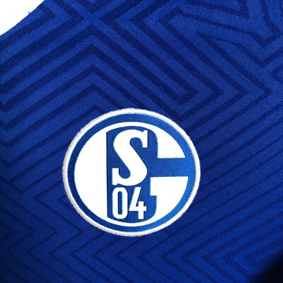 Schalke 04 et Umbro présentent les maillots de football pour