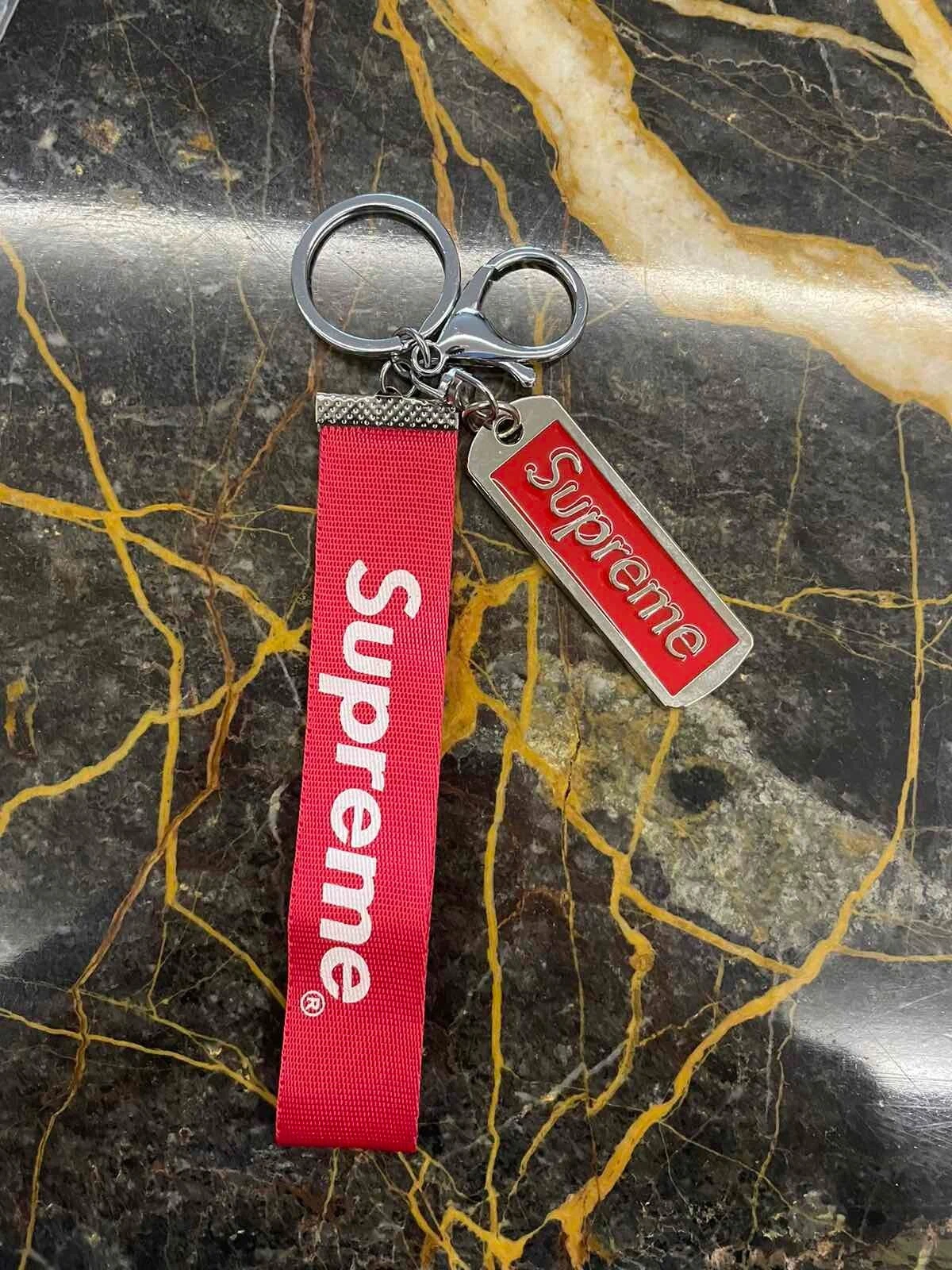 Porte clés SUPREME Luxe Sangle Rouge + Ceinture Boucle Ring