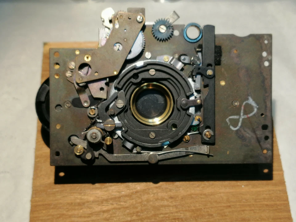 Rollei 35 assembled shutter unit / gruppo otturatore assemblato Foto 2 de 2