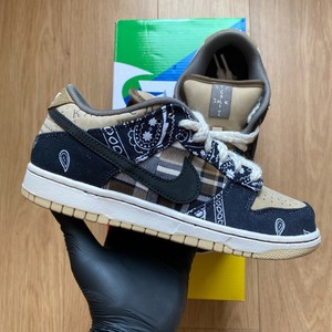 travis scott dunks uk