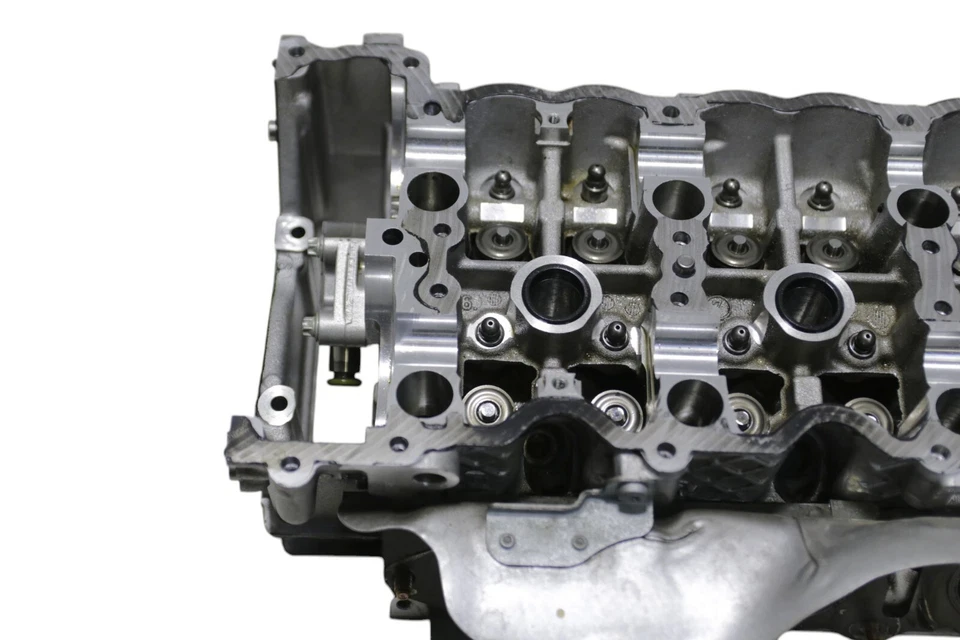 Culata del motor lateral izquierdo Mercedes-Benz E63 CLS63 AMG 5,5 L 2012-2018 OEM Foto 2 de 4