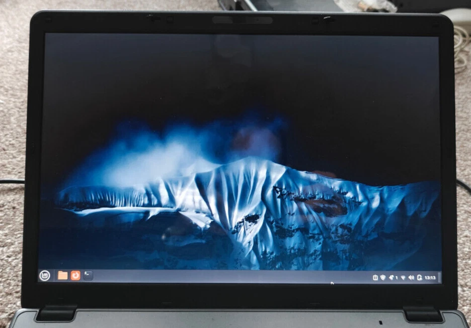 Advent eSystem 4115C Laptop Linux Office Wifi 64GB SSD DVD Cheap - Image 2 of 4