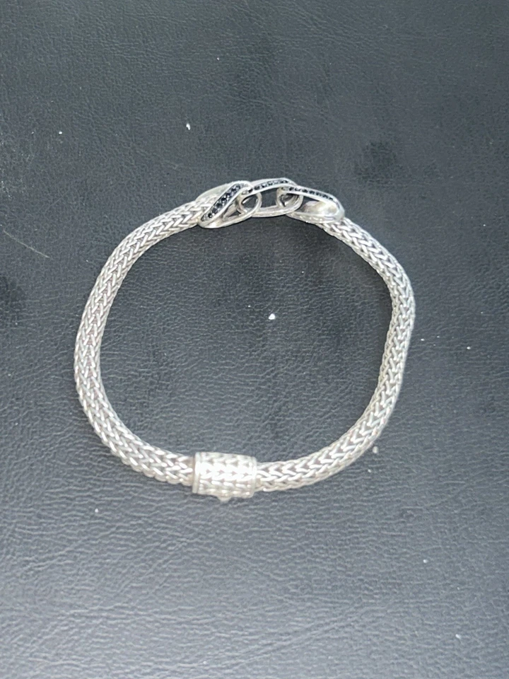 Pulsera John Hardy de plata de ley con diseño tejido de zafiro negro Foto 4 de 4