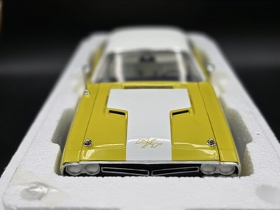 ACMEDININGTABLE 1200 3/22まで出品 ACME YCID 1971 Dodge Challenger R/T Yellow Vinyl Top 1:18 Diecast