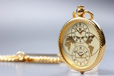 Vintage 1995 Seiko Pocket Watch Y150-0K30 Keio Univ. Gold Quartz Mens From JAPAN