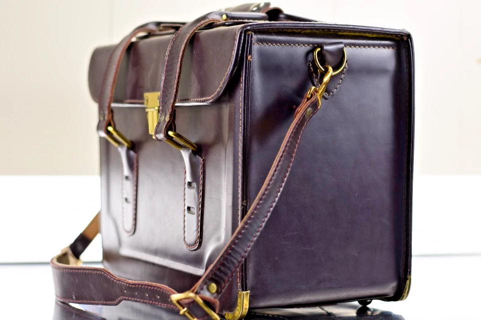 1950s Dark Leather Camera Bag - Image 2 of 4