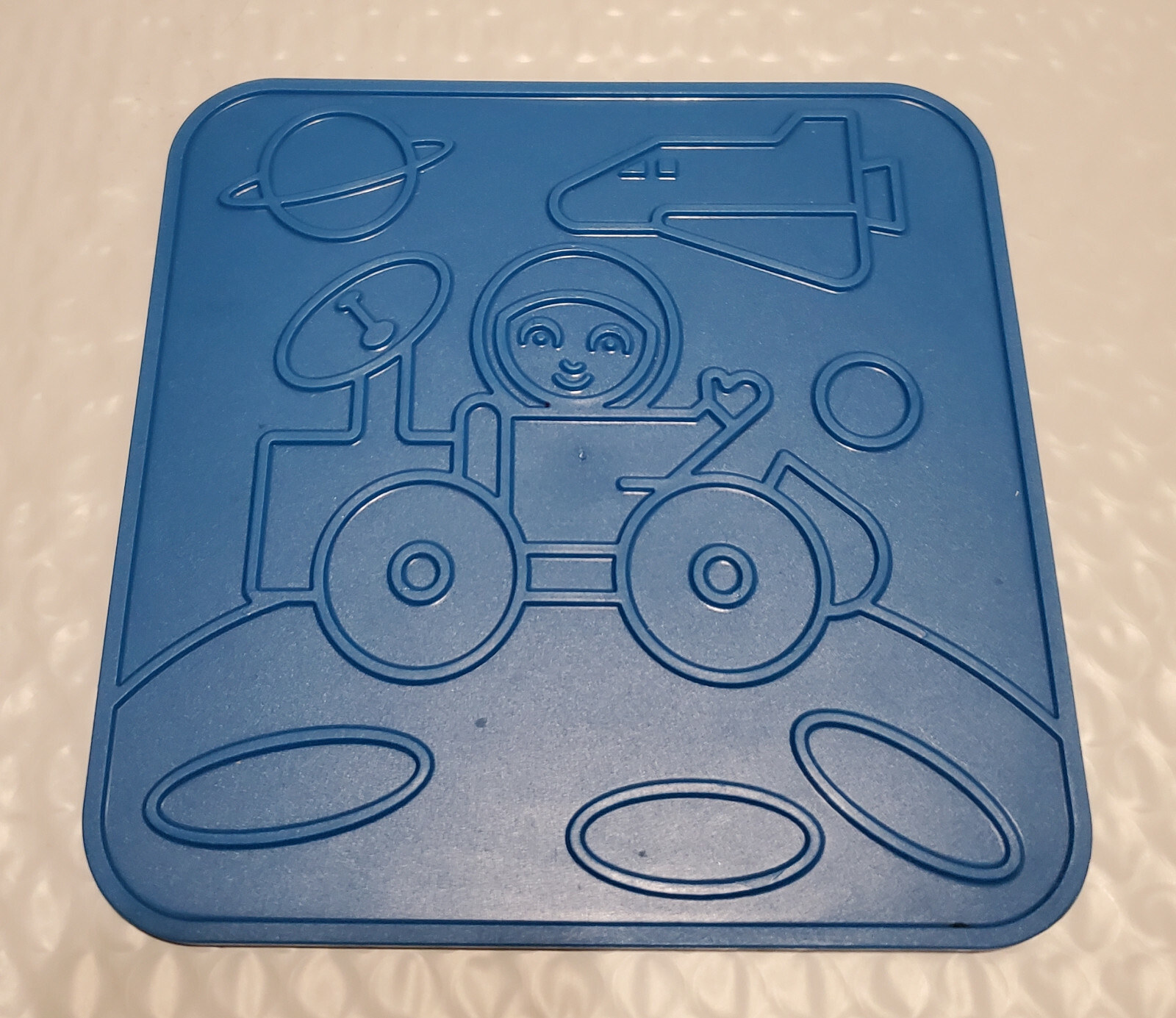Tupperware Rubbing Plate Astronaut Space Theme Kids Play Stencil Art