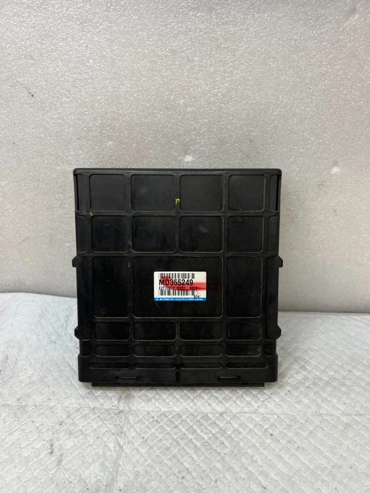 Computadora con motor Mitsubishi Galant 1999 ECM ECU MD355249 OEM (AA 437) Foto 2 de 4